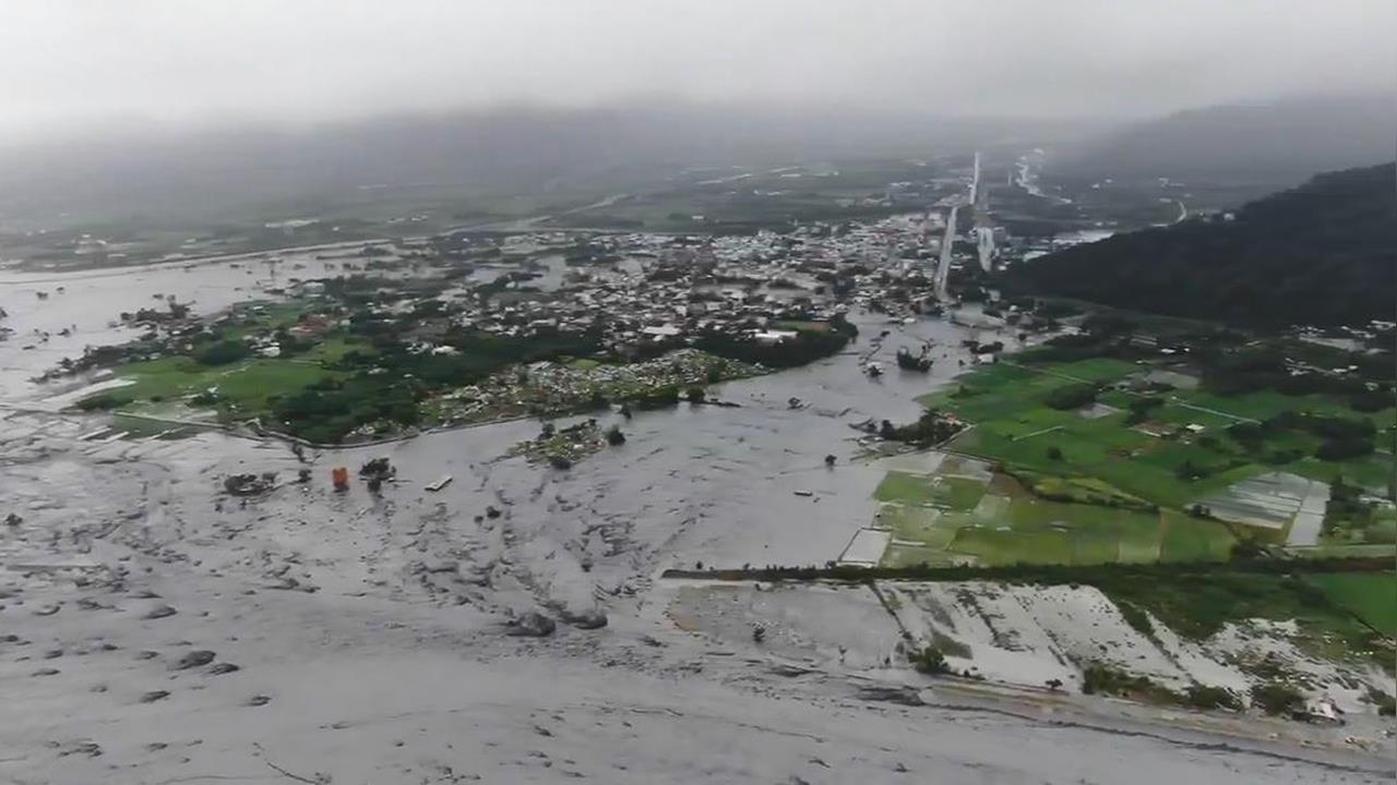 快新聞／空拍慘況曝！堰塞湖泥水灌市區　光復車站鐵路變河道