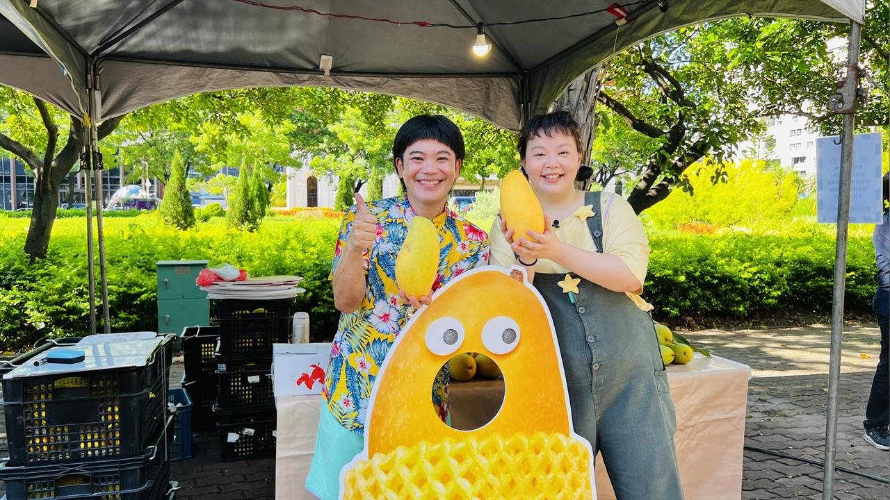 藝人馬國弼同宮美樂　逛市集直播推金煌芒果