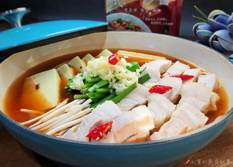 韓式豆腐鍋｜運用市售韓式辣炒醬完成一鍋異國風味湯品