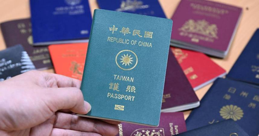 護照「蓋滿2頁紀念章」！妹子出境遭拒崩潰討拍　外交部給答案