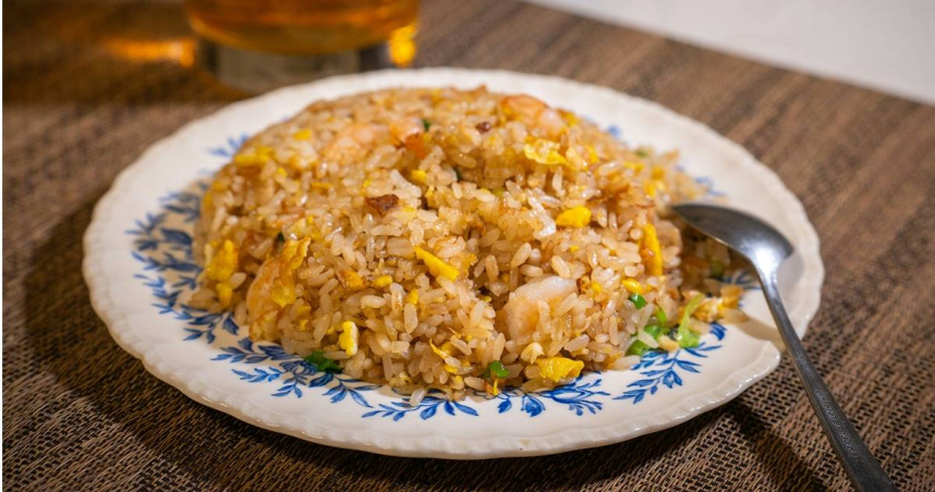 食用「隔夜飯炒飯」後腹痛嘔吐不止 男送醫險喪命!醫曝原因