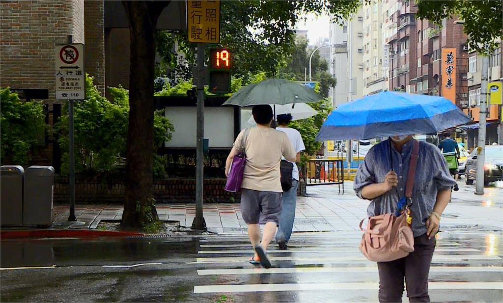 快新聞／午後對流雲系發威！雨彈襲台　4縣市大雨特報