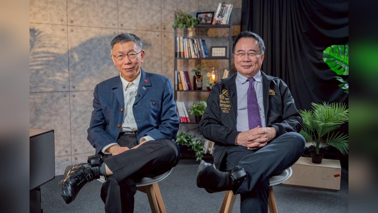 蔡正元.柯文哲同框秀「電子腳環」 網友看傻:寡廉遇上鮮恥