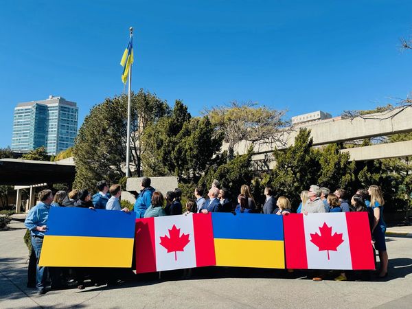 快新聞／加拿大駐北京使館很敢！　中國天空升烏克蘭國旗聲援和平