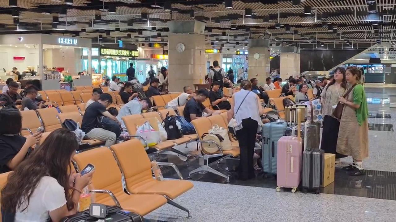大雨攪局飛機又異常　澎湖返台8航班延誤　旅客擠爆機場