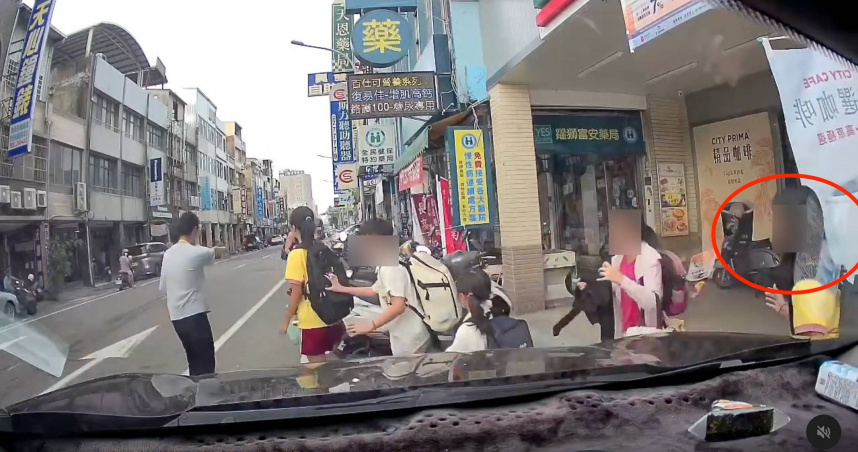 苗栗隨機砍人第一視角！女童遭掐脖「1刀刺向胸口」　師生倉荒逃命