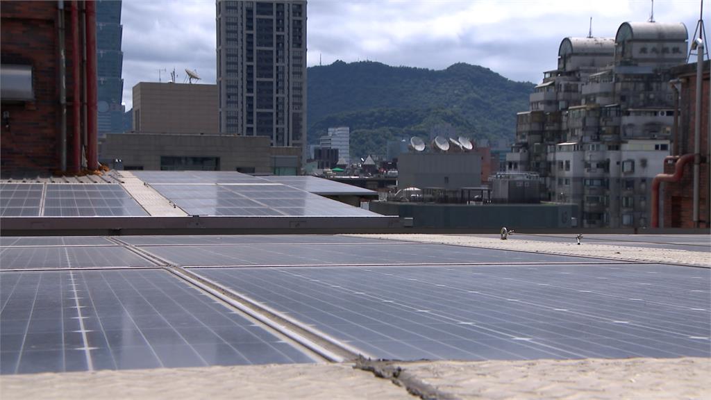 靠太陽光賺錢！大安區大樓裝太陽光電板賣電　社區一年進帳百萬