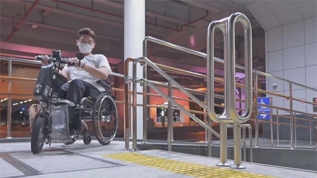 台中捷運站1設計藏危險陷阱　輪椅族苦嘆：沒注意就會往後摔
