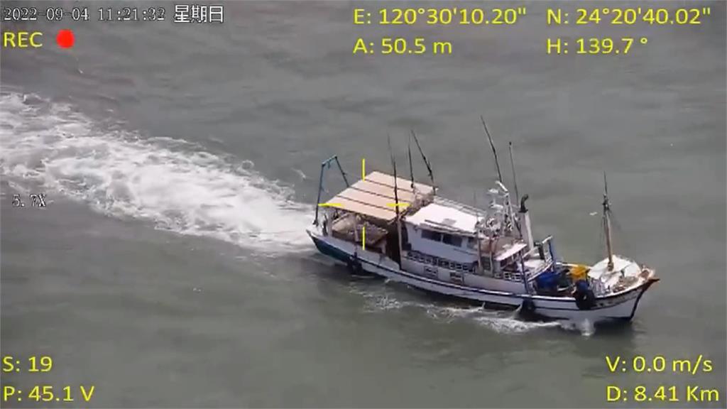 颱風警報解除搶漁獲! 高美濕地外漁船疑似非法拖網