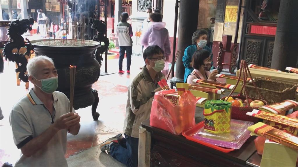 鹿港天后宮發財燈200盞秒殺！　民眾帶帳篷夜排　頭香等了18小時