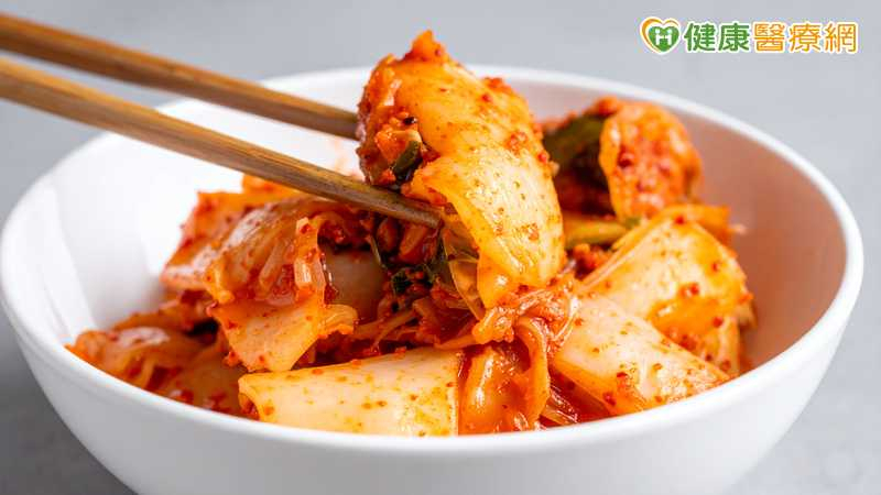 泡菜幫排塑膠微粒？研究發現特定益生菌是功臣　但人體效果待證實