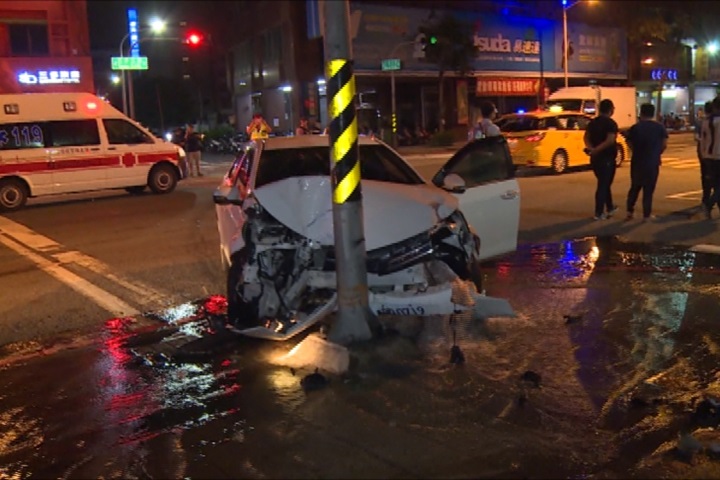 追撞機車棄車逃 警循線逮肇事駕駛
