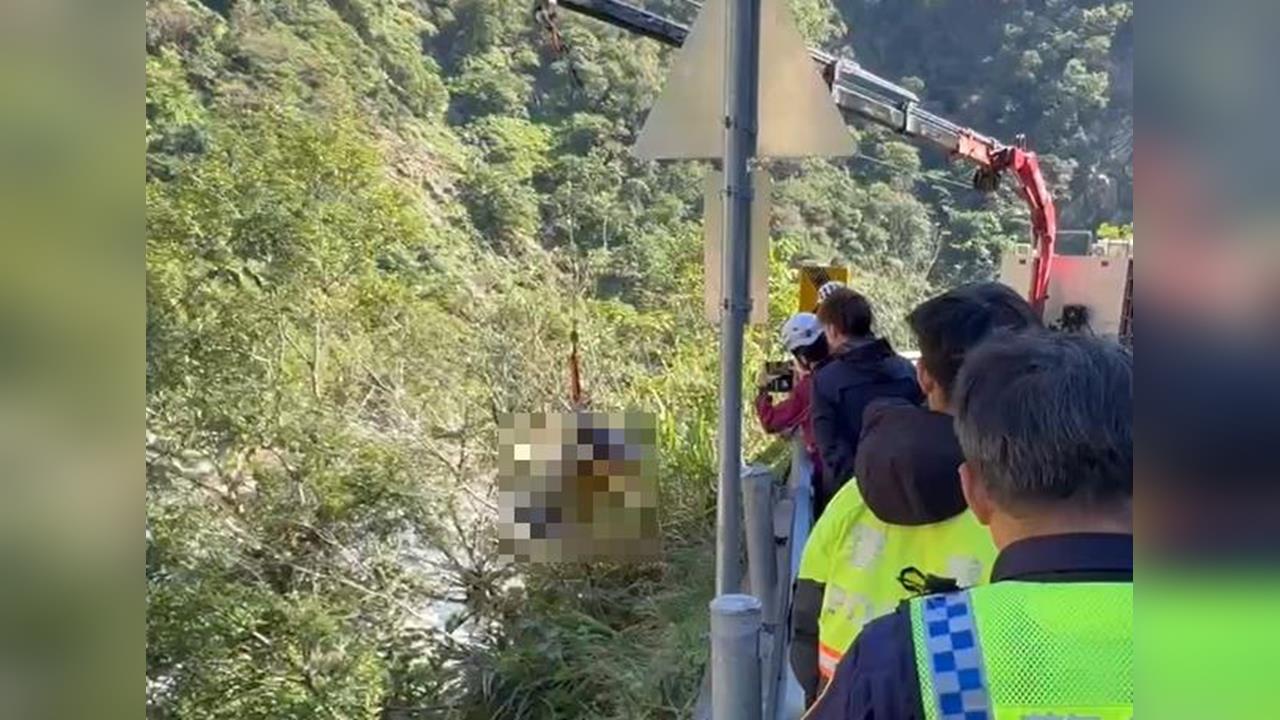 快新聞／中橫台8線嚴重車禍！東華男大生「過彎失控」墜谷　失去意識送醫不治