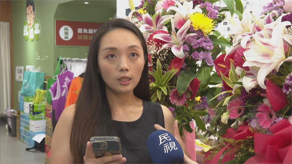 快新聞／「拔羅波」到羅明才服務處贈花籃　罷團：不願自由民主被坦克輾壓
