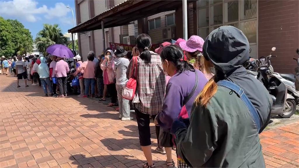 沙拉油、平安米歡喜領回家　恆春中元普度發放450份祭品