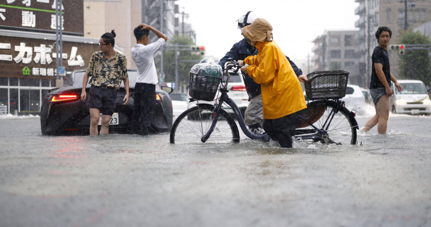 名古屋破紀錄豪雨狂炸！水淹及膝「購物完道路已成汪洋一片」