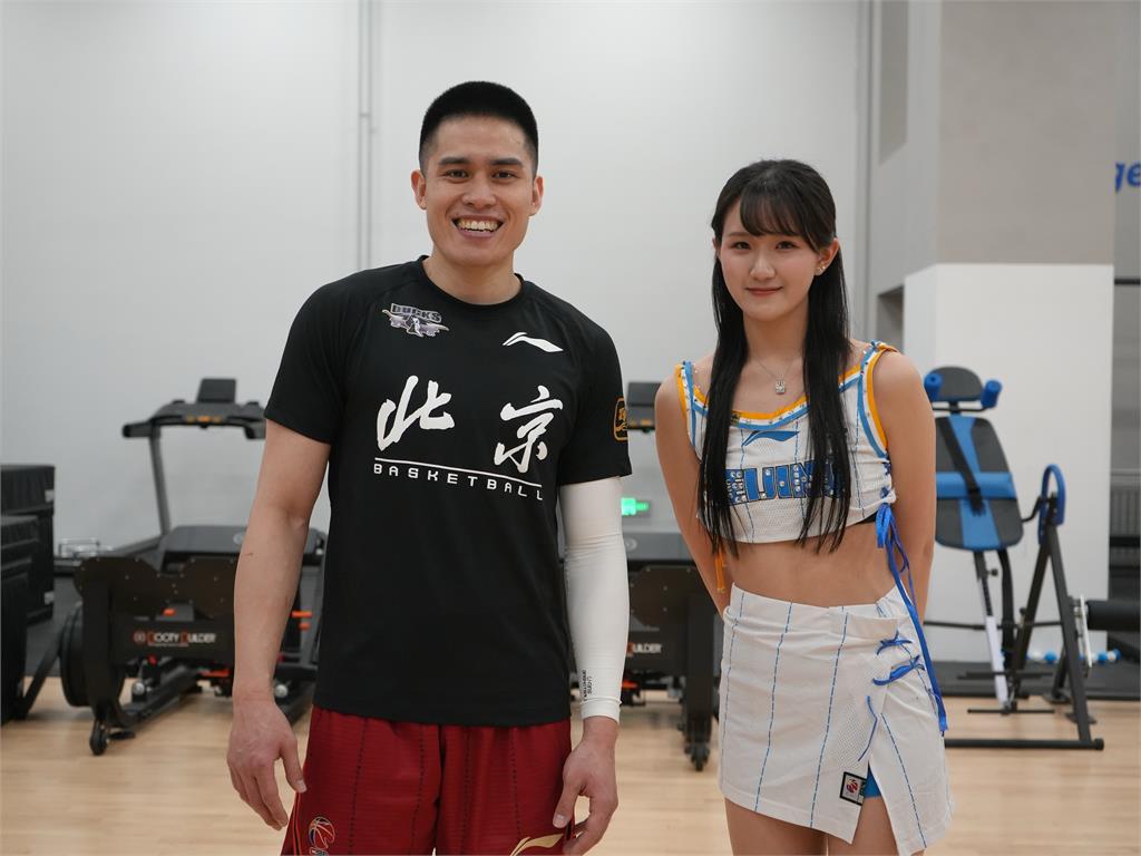 CBA／CBA掀起台式應援旋風！啦啦隊女孩李宏薪和「台灣隊長」陳盈駿相見歡