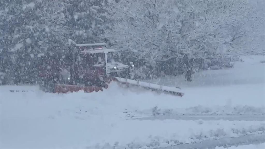 美國感恩節收假潮強碰暴雪　壞天氣攪局　機場湧入大批返鄉潮