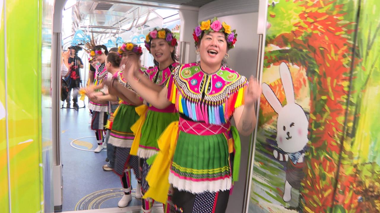 三鶯線試營運破75萬人次　侯友宜開箱原民彩繪列車