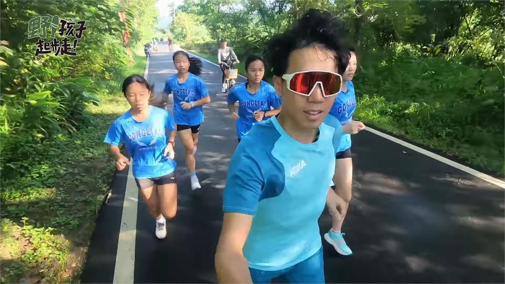 陳彥博體驗貢寮實中田徑隊生活　回憶高中訓練：羨慕他們有舒適環境