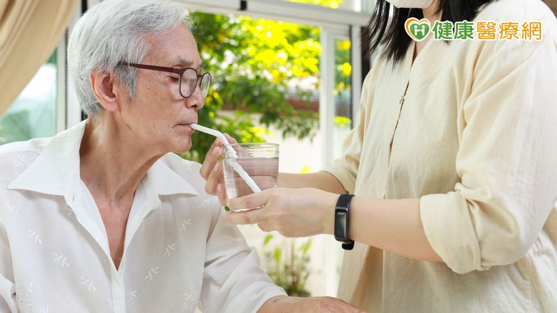 癌症治療副作用困擾多?中西醫整合照護重視癌友生活品質