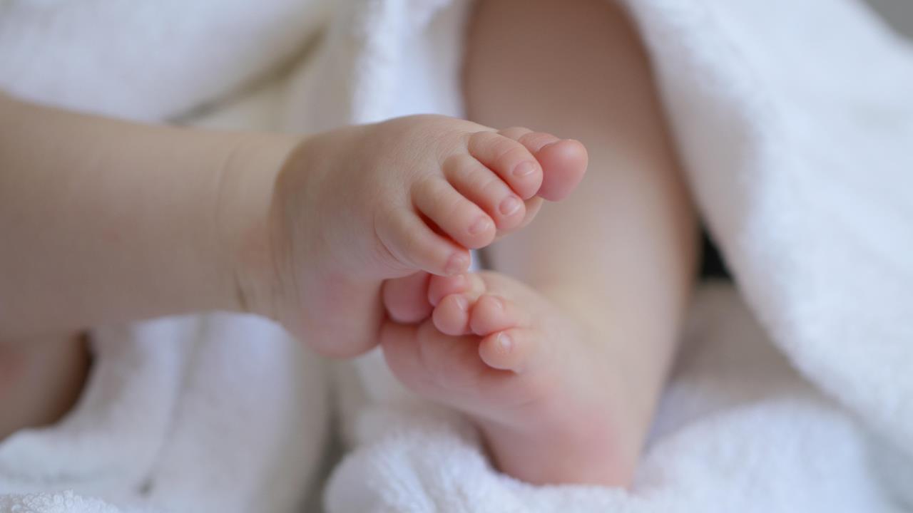 棄嬰命案揭驚世亂倫！38歲父遭控「強佔國中女兒」害懷孕　潛逃落網內幕曝光