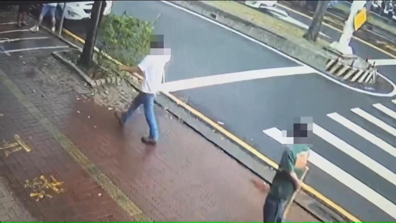 太囂張！　警察局旁空地談判　3男持球棒砸車還對警叫囂