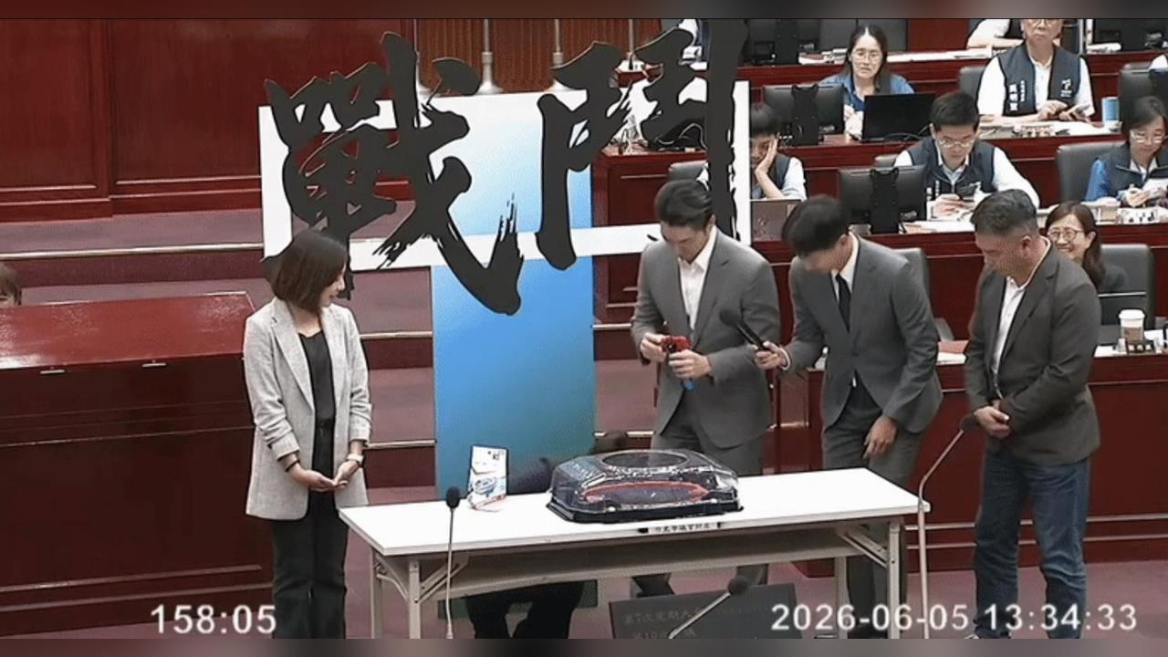 快新聞／拍馬屁？民眾黨團蹭蔣萬安打戰鬥陀螺　吳欣岱轟：停止噁心政治聯誼