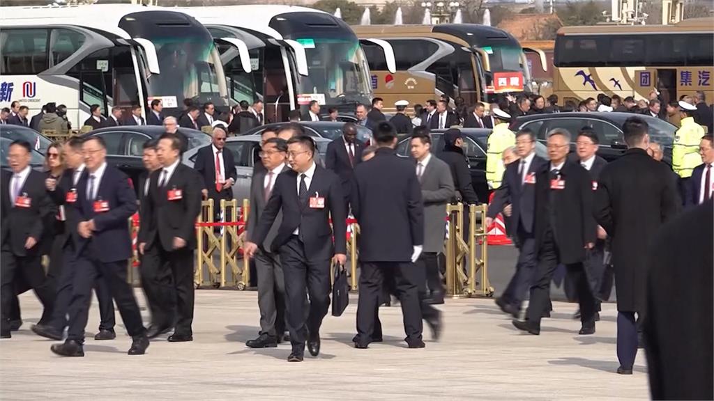 中國「兩會」期間當局強勢維穩　入北京須嚴查、各地政府大規模逮人