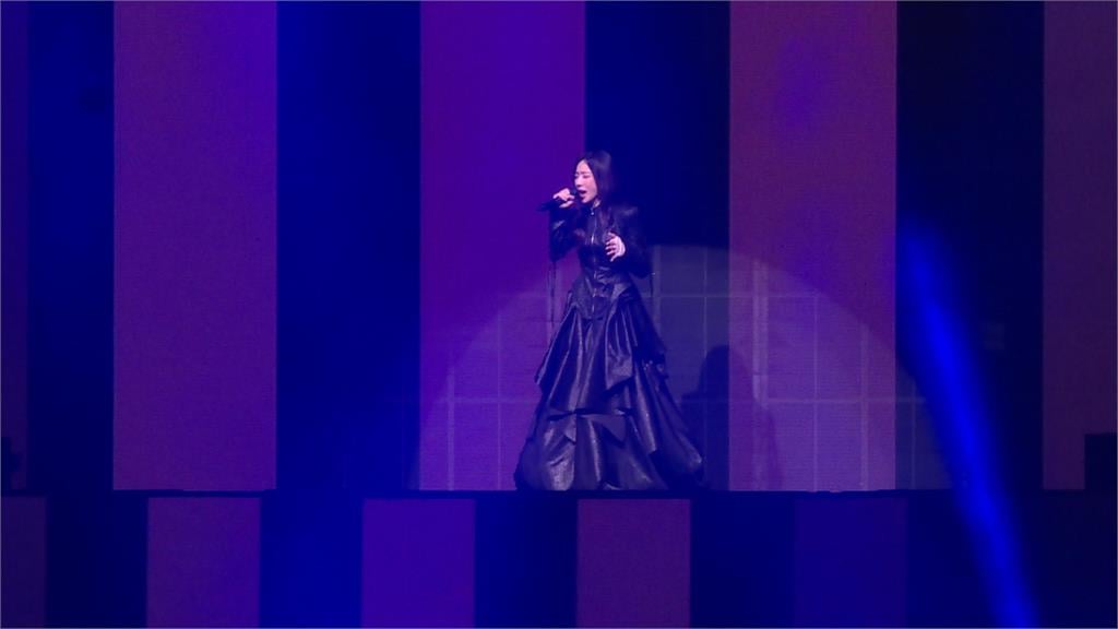 太妍攻蛋「黑色皮衣禮服」美翻　演唱失常自責「我不完美」