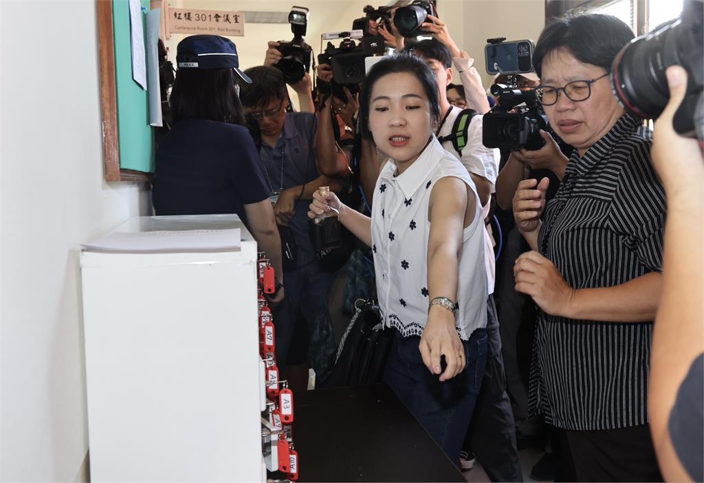 舌戰綠委後宣布確診！徐巧芯向接觸者致歉　痛斥杜秉澄「有病」盼法官重判