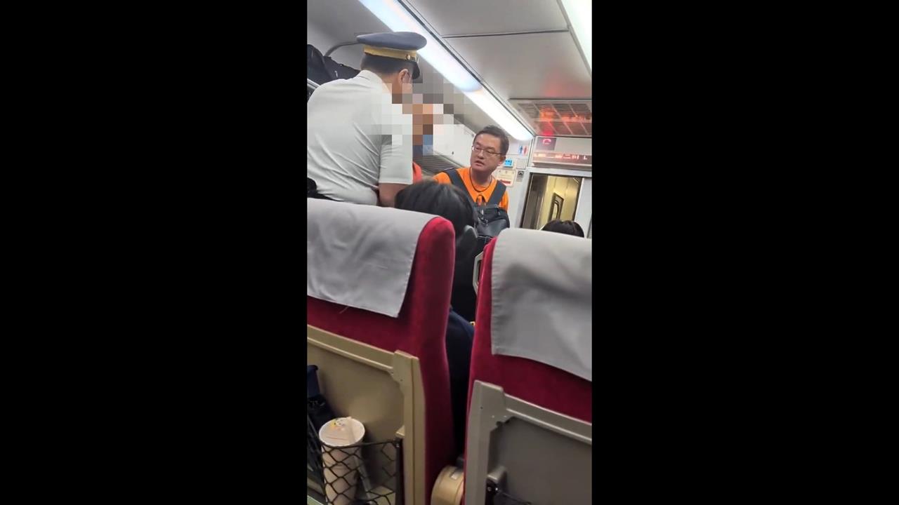 大鬧台鐵！　男車廂喧嘩.揮傘還嗆列車長　知名律師安撫解圍