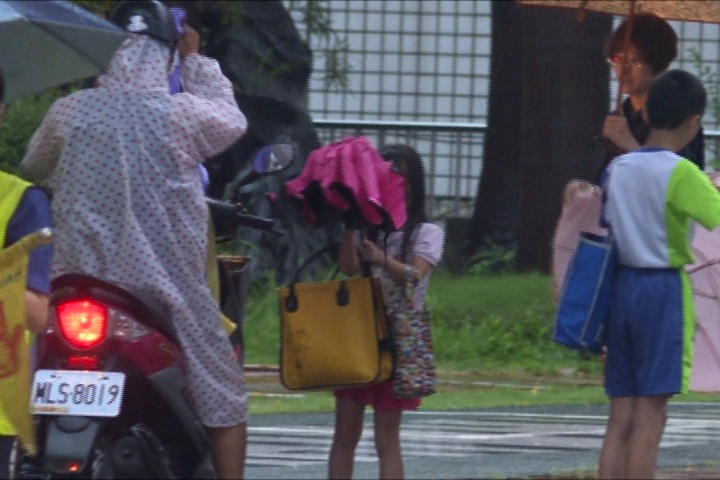 颱風天遇返校日 嘉義市沒停課家長怨
