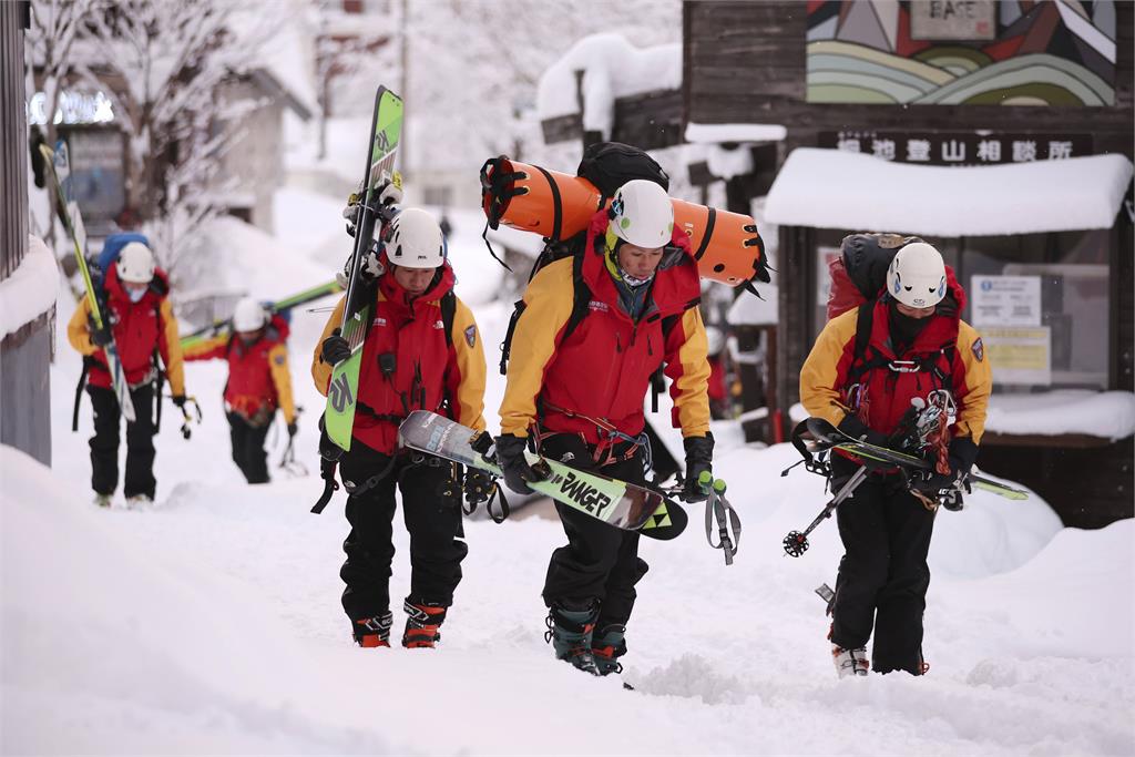 強烈低壓影響日本頻傳雪崩意外　專家分析：「表層雪崩」是主因