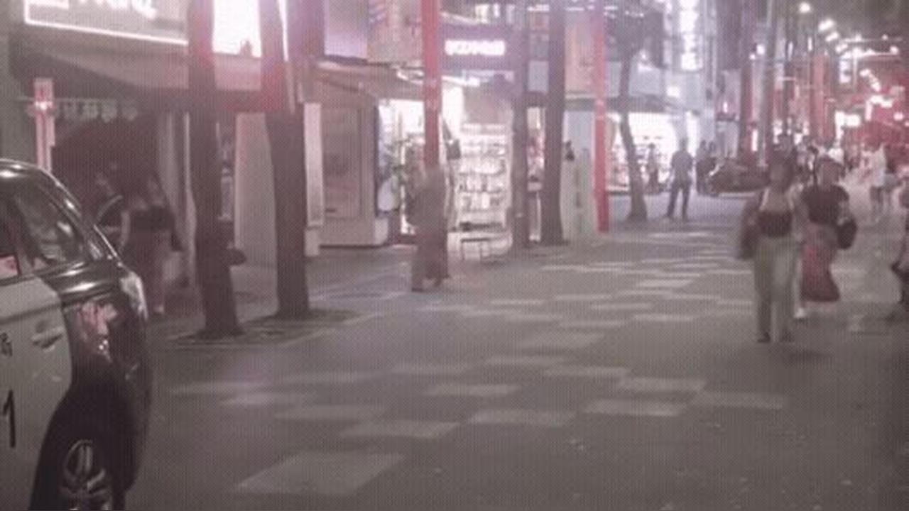 快新聞／疑情緒失控男子大鬧西門　舉腳踏車砸路人遭警帶回保護管束