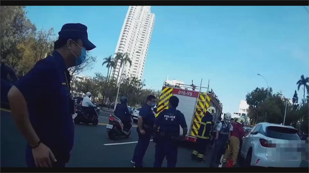 酒駕「睡死在車上」還藏毒！　駕駛「這一動作」擦撞警車