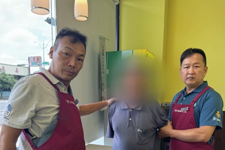 快新聞／「請支援收銀」彰化警穿圍裙扮店員擒車手　保住被害人百萬現金