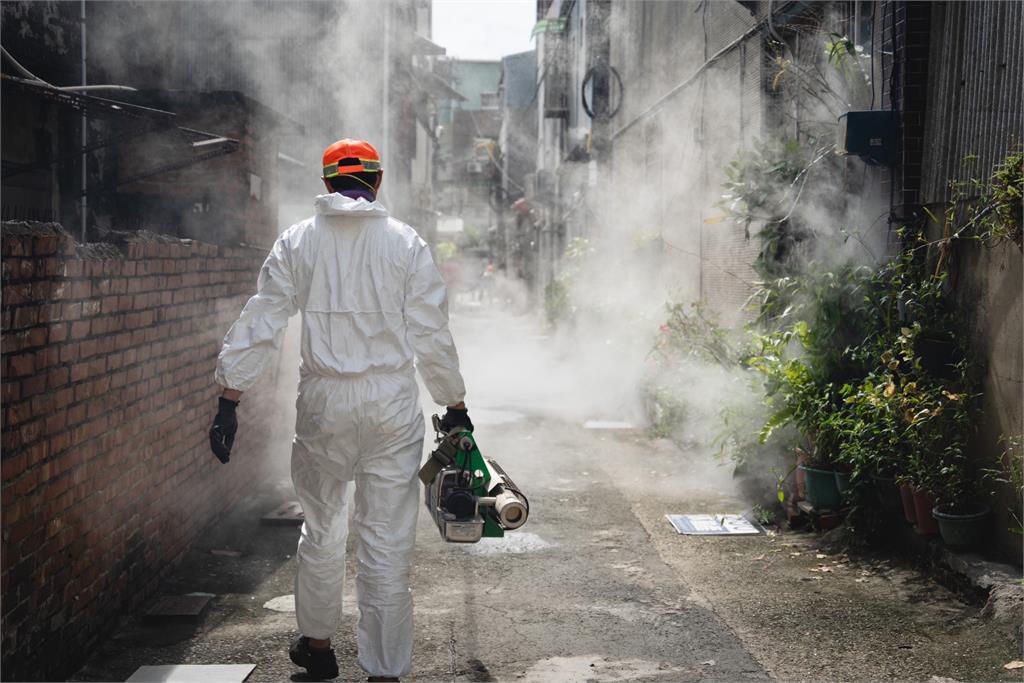 防登革熱蔓延 台南市總動員噴藥阻疫情