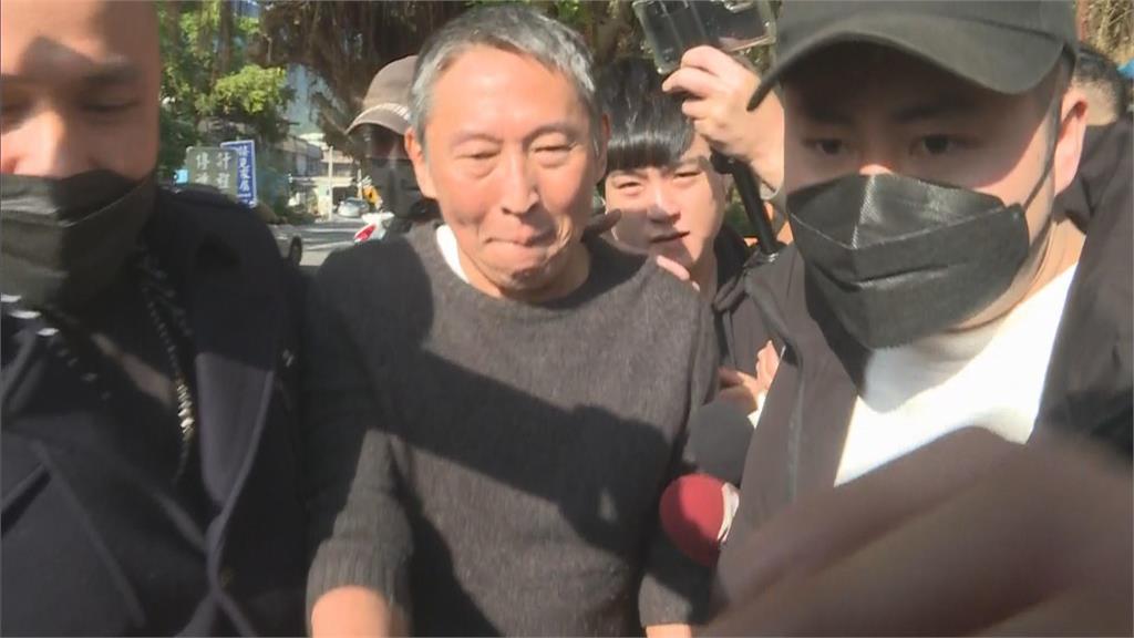 快新聞／回家過年！鈕承澤出獄「眉開眼笑」祝大家新年快樂　自曝最想「做這件事」
