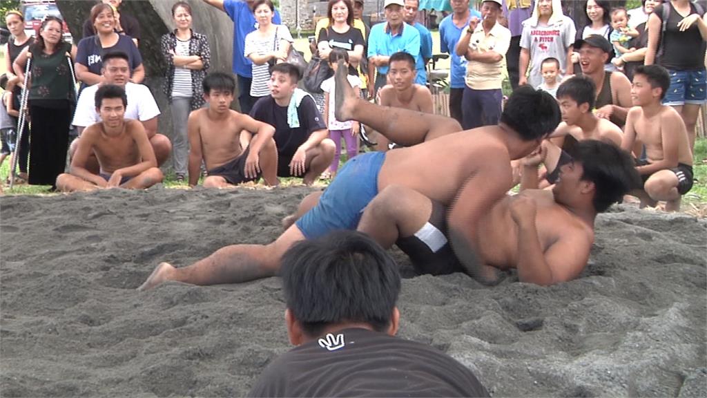  膽識的考驗！卑南小米收穫祭 沙地摔角訓練勇氣