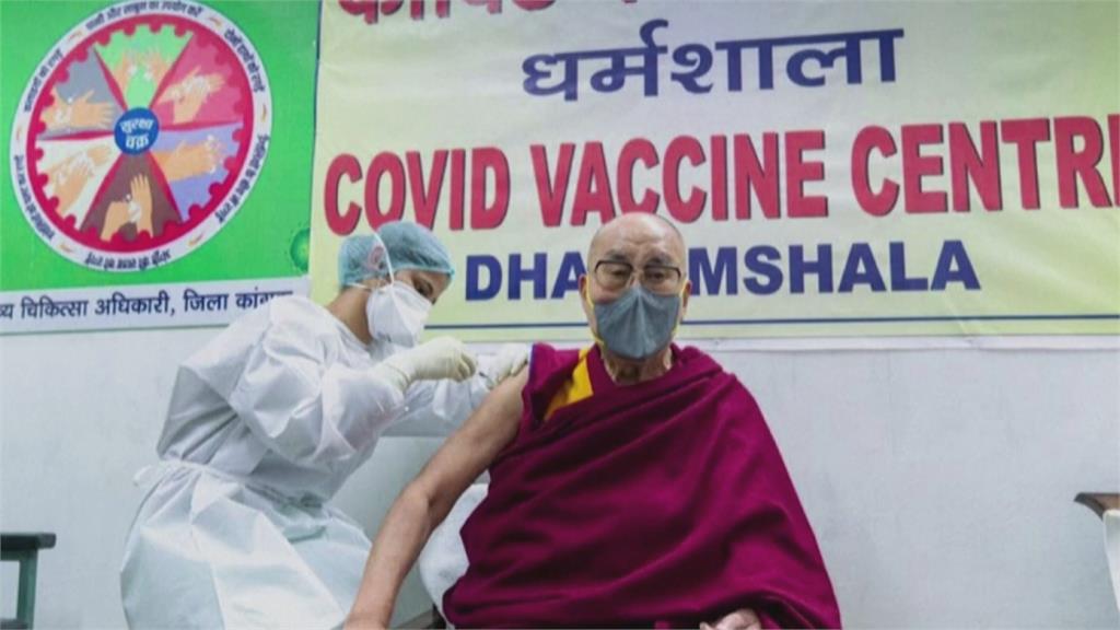 達賴喇嘛打了AZ疫苗！呼籲大家安心接種