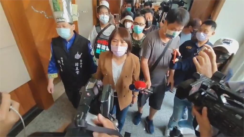藍議員率眾闖議會「包圍」市長休息室 陳其邁:應回歸理性