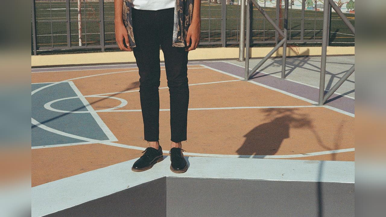 15歲少年「身高僅138CM」醫驚:長不高了!竟是「熬夜偷做1事」又不關燈