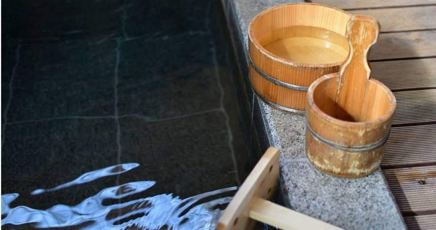 冬天泡湯注意！「身上貼這片」下水超NG　藥師示警：有致命風險