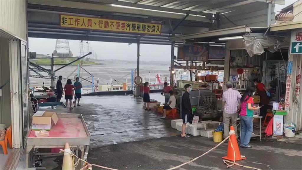 豪雨狂炸！彰化海線泡水　稻田成汪洋水漫路面