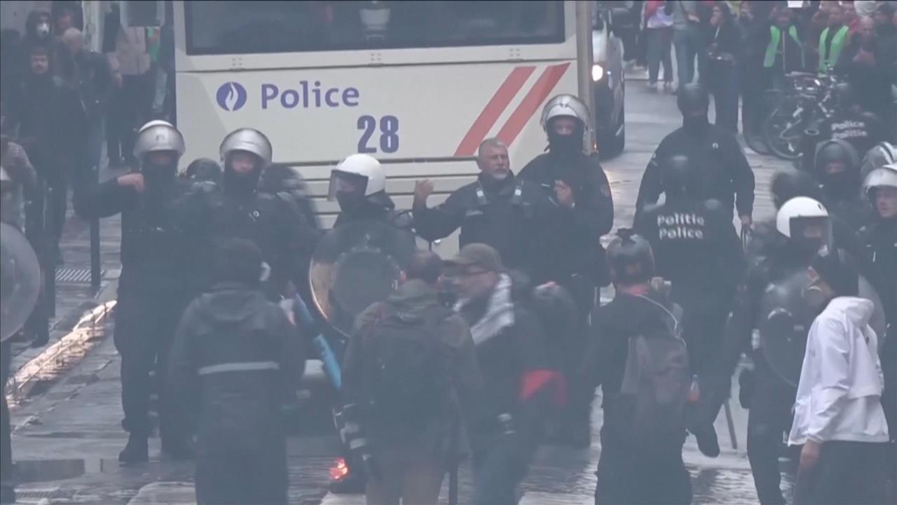 降低赤字！比利時政府擬削預算　3萬人走上布魯塞爾街頭示威