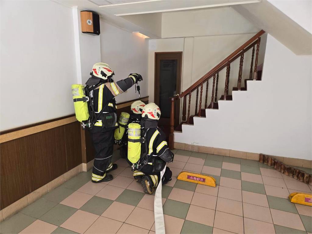 國慶連假住宿安全不鬆懈 迴龍消防模擬汽旅火警強化救災應變