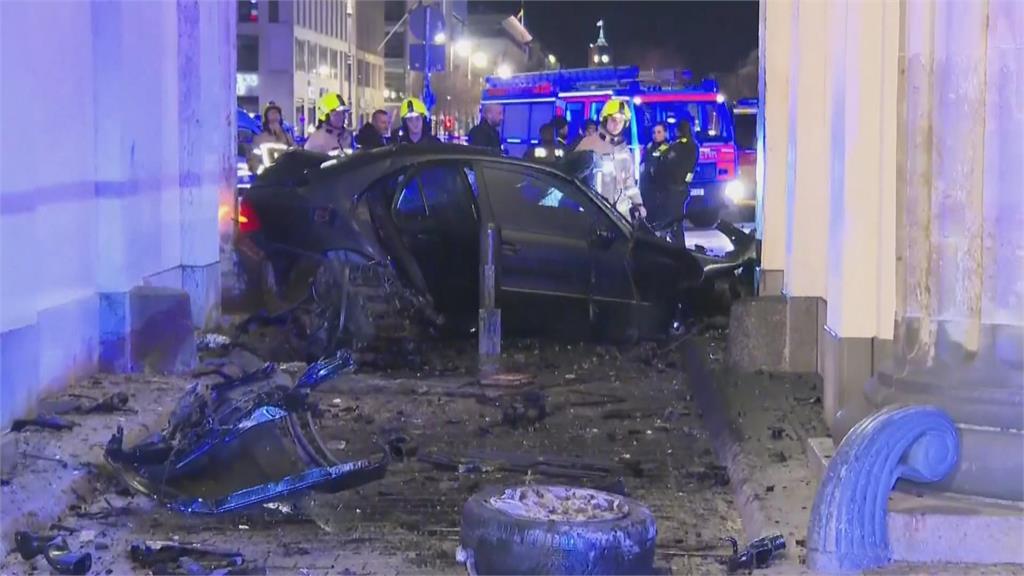 猛烈撞擊德國「布蘭登堡門」　豪華轎車駕駛身亡
