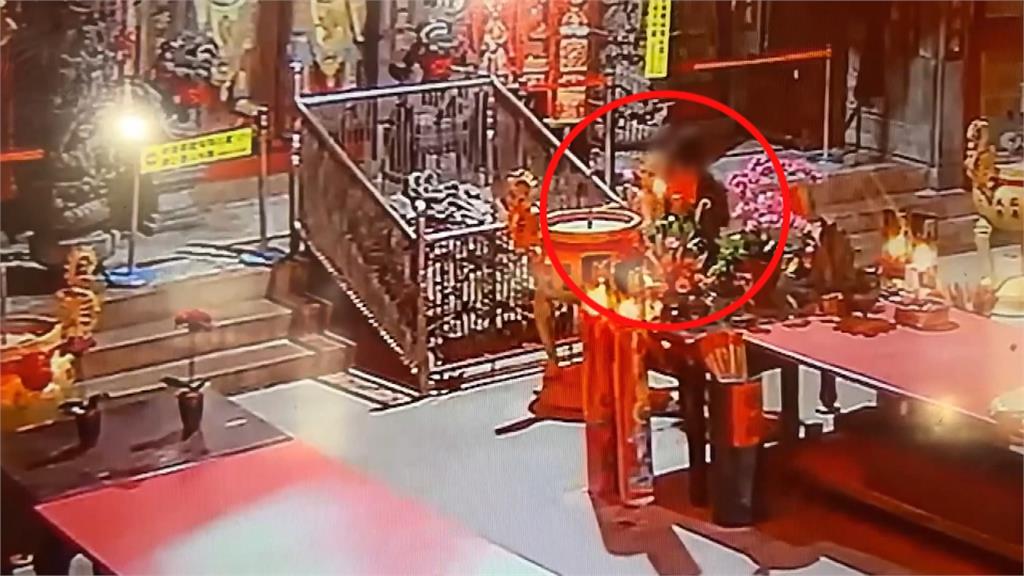 作法破壞？　男凌晨闖3間廟　在香爐燒符、倒不明液體