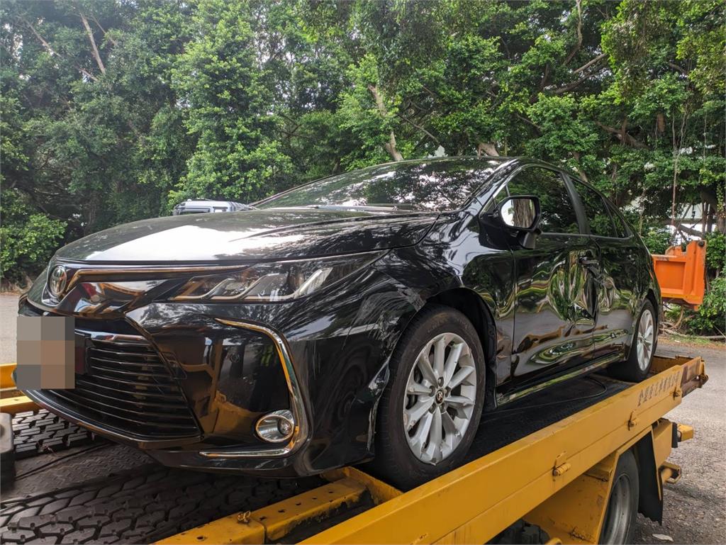 【有片】遭營半聯結車碰撞　國2小客車當場360度旋轉